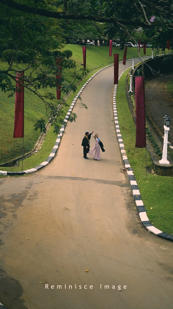 ඉතින් අපි ආ දුර බොහෝමයි දරාගෙන අපි අපිවම..., හිතේ ගැඹුරුම තැනක ලිව්වා මගේ ප්‍රේමය නුඹටම.....💐❤️‍🩹 #UniversityofPeradeniya #UOP #Love #86thgenaralconvocation #reminisesimage #fpy #fpyシ #fppppppppppppppppppp #peradeniya #campus #trending 
