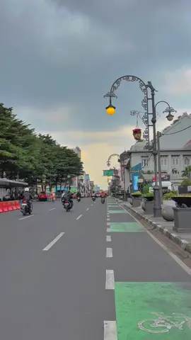 Vibes alun-alun Bandung  #promomakangajian #Bandung #bandungvibes #jelajahbandung #fyp 
