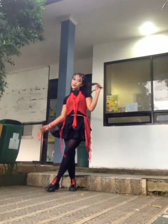 embarrassed'( #moderndance #fyp #smansa #fantasize #arianagrande #dancechallege #demoeskul 