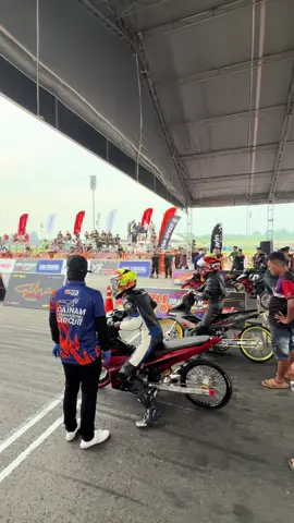2 xe nhà đến từ clb Nhân Củ Tỏi 😂