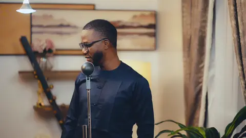Layin ya kara biyuwa  takan su zainabu Abu mai tagwayen suna, Wacce Zainab dince zata biya Wannan? Amma fa mai capacity �� let’s tag them ! Full song on my YouTube channel and other music planforms. ##zakinwaqarocks 