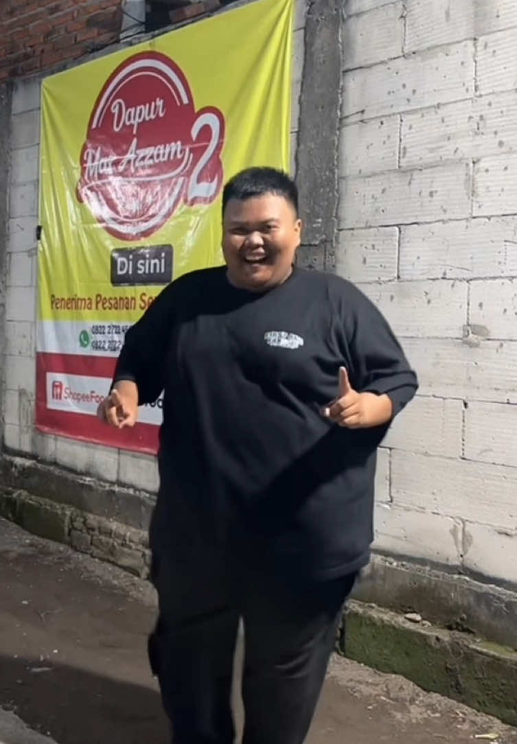 Olahraga malam 🤣🤣  Jangan lupa rek mampir di dapur mas azam2 di ngigas waru sidoarjo 