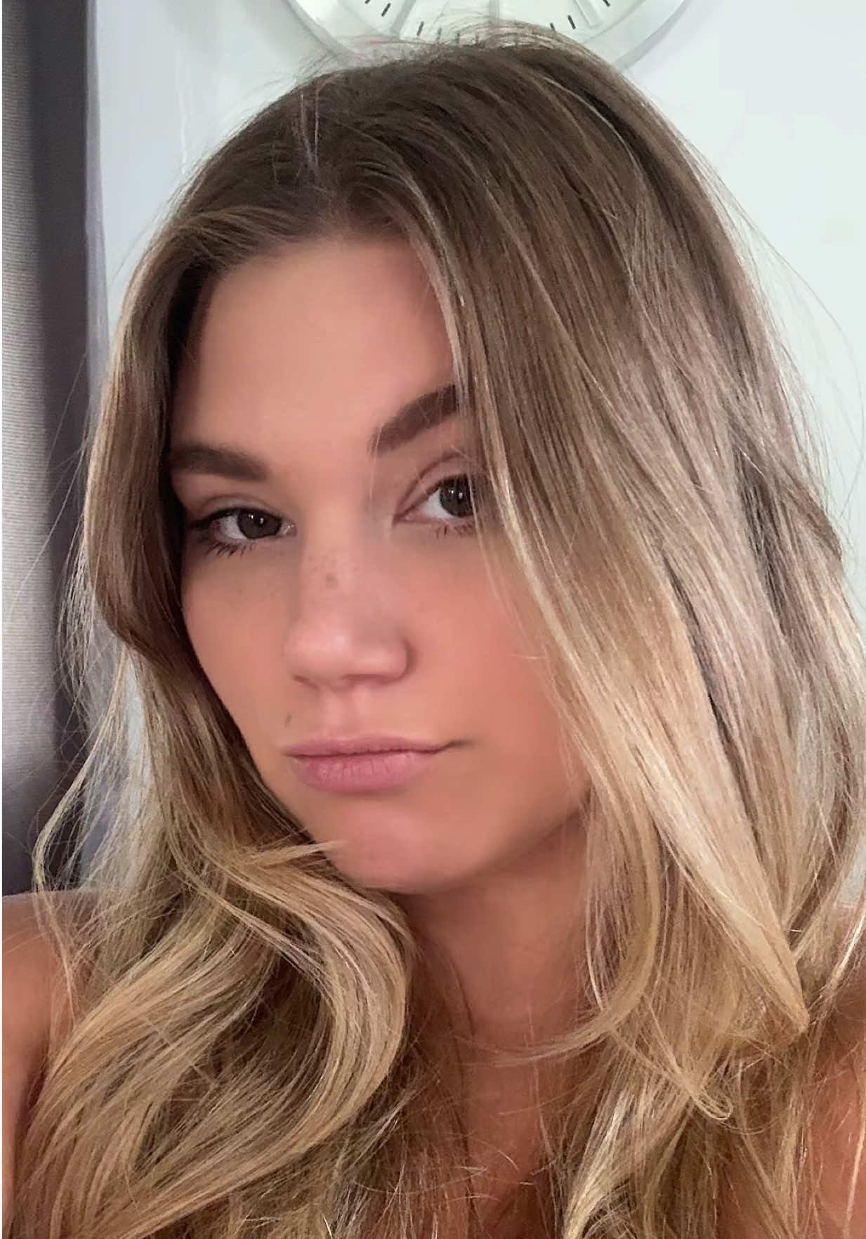 Someone told me I looked like @Iris Kendall & I fear ill never shut up about it  #celebrity #lookalike #iris #li #LoveIsland #iriskendall 