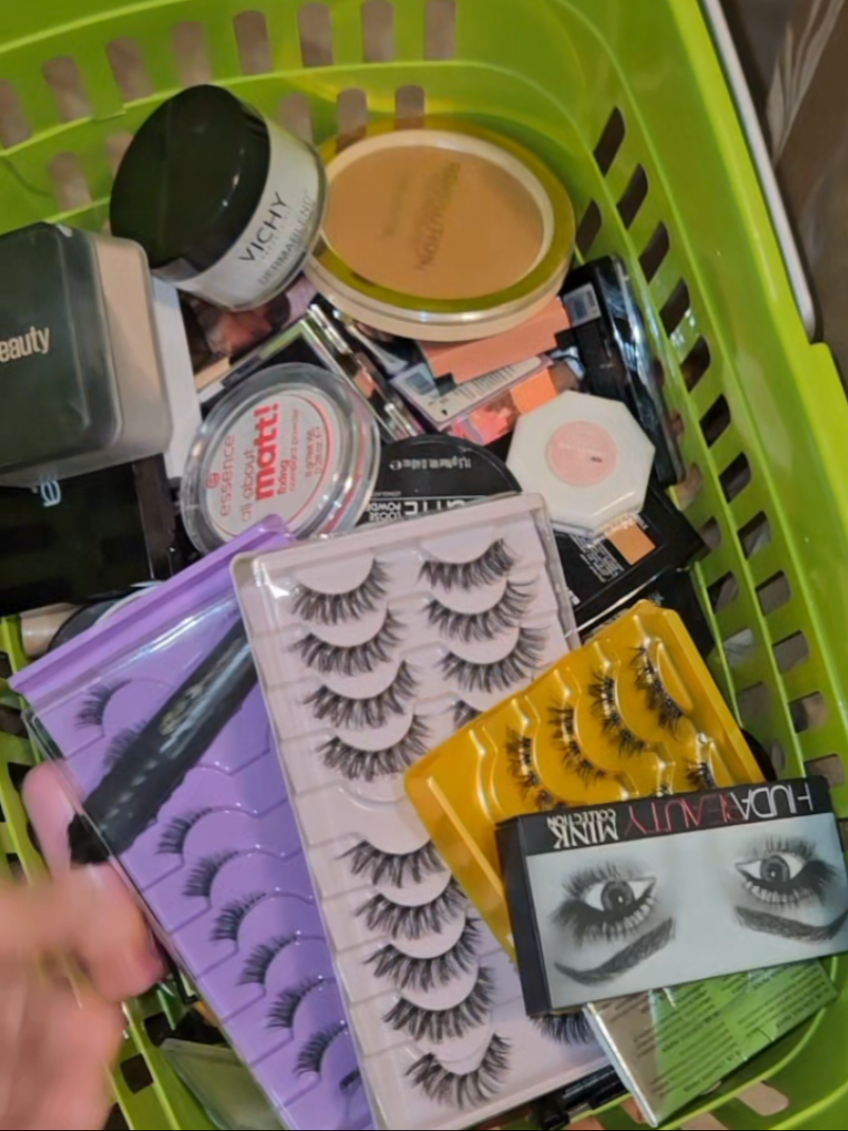 moving day 🚚💄💅 #makeup #beauty #moving #movingday #dipbrow #anastasiabeverlyhills #abh 