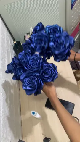 💙 #bouquet #satinribbon #fyp 