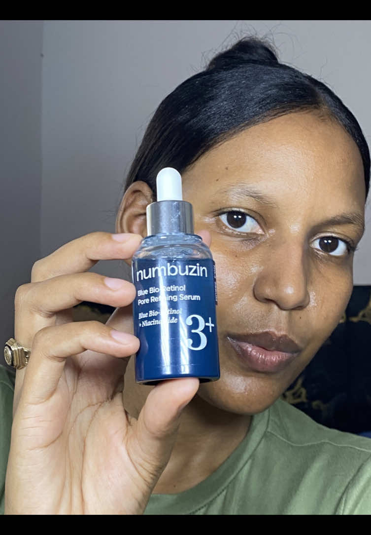 ¿Sigues usando rodillos de hielo para los poros? No más. El Blue Retinol Serum de @numbuzin es mi verdadero 