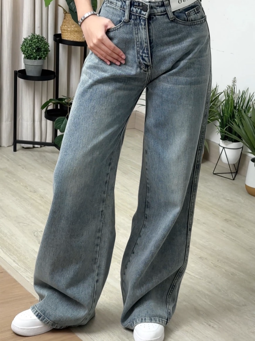 Terlalu nyaman, terlalu keren… WEEKEND 777 ini bikin gak bisa move on! 👖✨ #JINISO #GajianSale #PromoGuncang88 #jinisoemangkeren #autokeren #highwaistloose #loosejeans #jeanshw #STYLE #OUTFIT #Fyp #FypTiktok