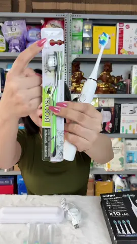 so sánh bàn chải chạy bằng cơm và bàn chải chạy bằng điện