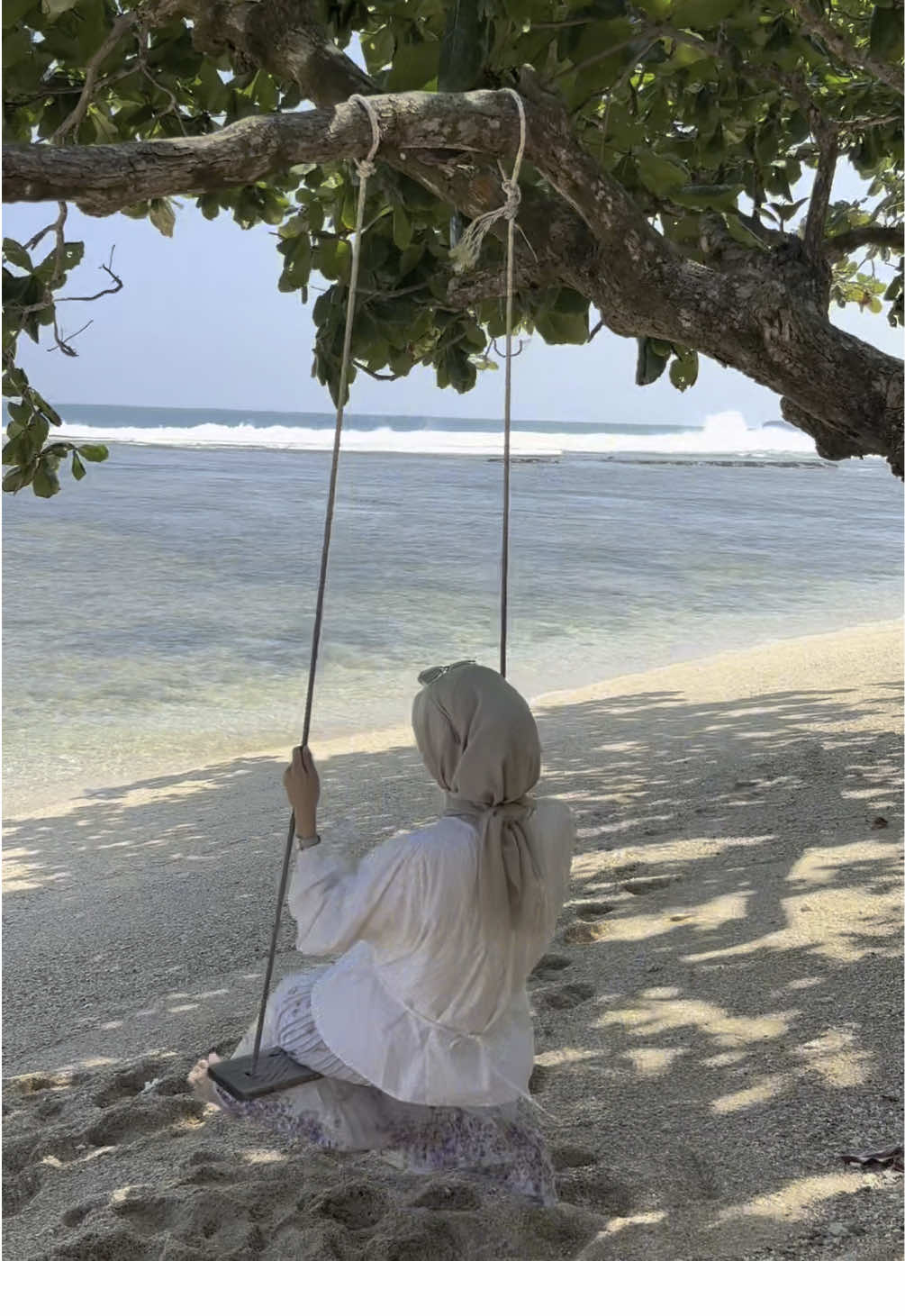 Bertahun-tahun main ke Kaur, baru tau ada pantai Bunga Karang dan sebagus ini 👀 #fyp #bengkulu #kaur #bungakarang #pantaikaur 
