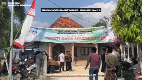 Kepala Dinas Sosial Kabupaten Bangkalan mendampingi Bupati serta Wakil Bupati Bangkalan dalam kegiatan Bupati Sapa Masyarakat di Desa Bator Kecamatan Klampis pada Jumat (25/07/2025). 𝐃𝐈𝐍𝐒𝐎𝐒 𝐇𝐀𝐃𝐈𝐑, 𝐈𝐊𝐇𝐋𝐀𝐒 𝐓𝐀𝐍𝐏𝐀 𝐏𝐀𝐌𝐑𝐈𝐇 𝐌𝐄𝐌𝐁𝐀𝐍𝐓𝐔 𝐌𝐀𝐒𝐘𝐀𝐑𝐀𝐊𝐀𝐓 𝐌𝐈𝐒𝐊𝐈𝐍 #dinsosbangkalan #bangkalan 