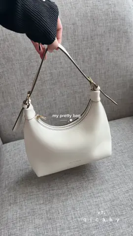 My pretty bag💌 #handbag #slingbag #lescatino