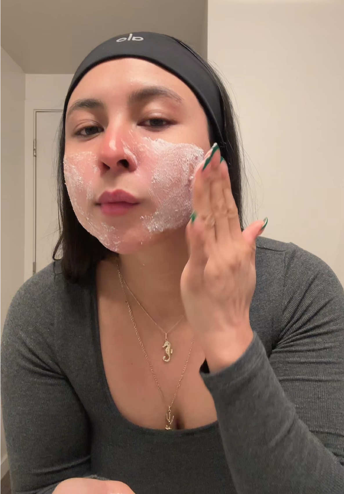 Not me gatekeeping the smoothest skin ever 👀 This Daily Microfoliant is that girl 🙌 🛒 Get yours 👇🏾#DermalogicaPartner #dermalogicadailymicrofoliant @dermalogica #skincare #acnetreatment 