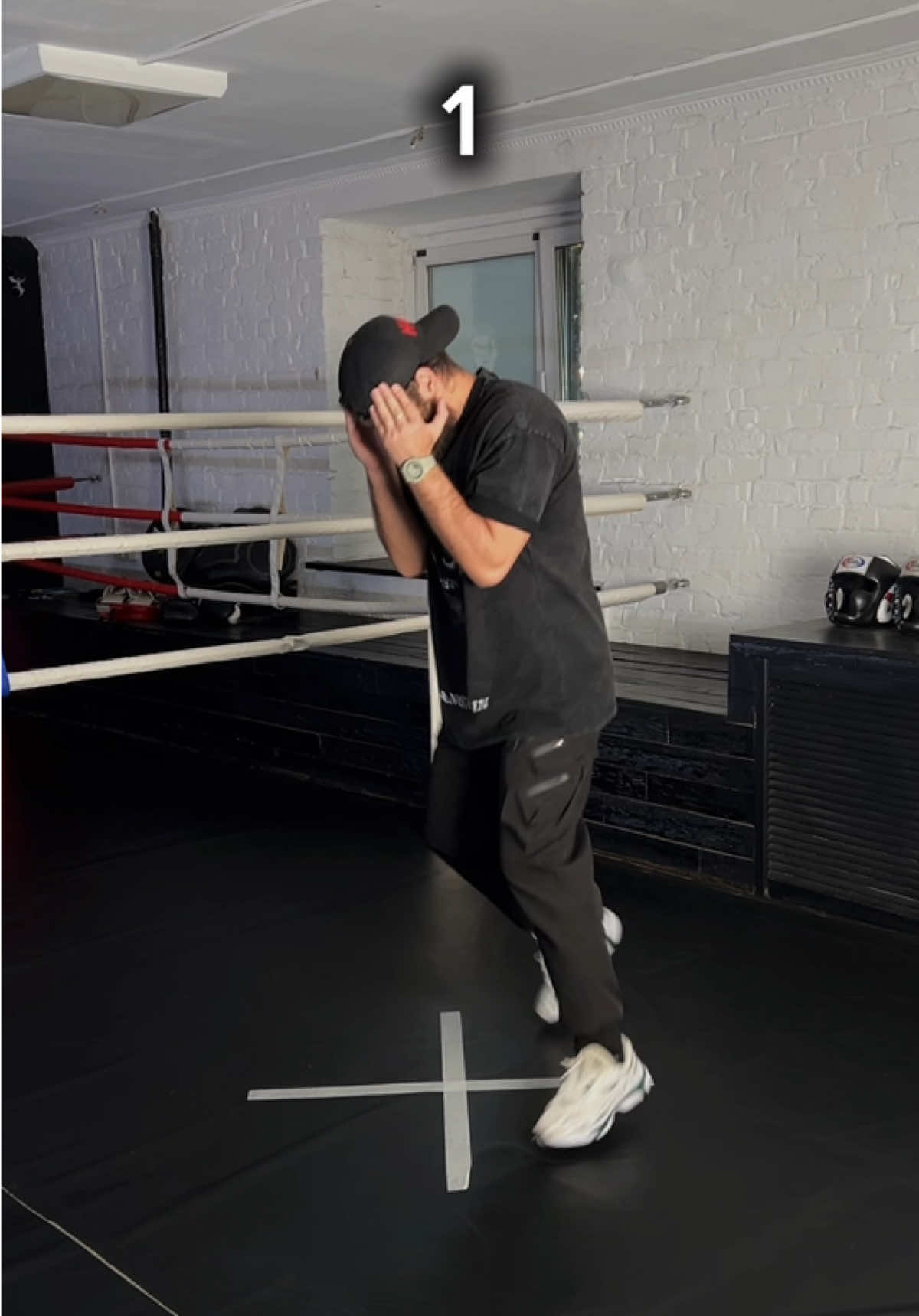 Footwork drill ✔️🥊 #boxing #boxingtraining #boxingtechnique #boxingtips #boxinglife #boxingfans #footwork #footworkdrills #boxingfootwork #boxingcombo #recommendations #fyp 