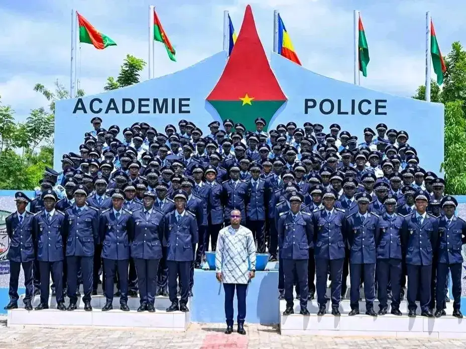 🇷🇴&🇧🇫TCHAD BURKINA FASO:il sont au total 81 Tchadiens,dont 54 Commissaire de Police et 27 officiers,issus de la 9e Promotion des élèves Commissaire et officiers de Police Formés à l'académie des Police de Pabré,au Burkina Faso,baptisée<<yantiali>>Ces derniers sont arrivées au terme de leur formation la cérémonie officielle de sortie a eu lieu ce 25 juillet 2025 La 9e Promotion de L'académie de Police Compte au total 161 Policiers,78 Commissaires de Police et 83 officiers.#fry #viralvideos 