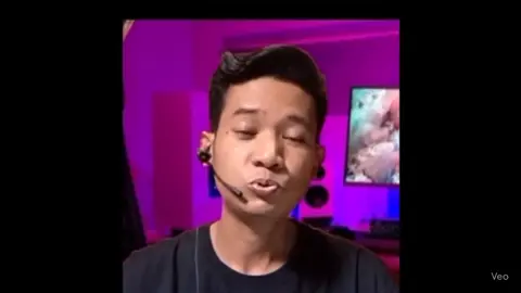 Marie klip HP ini membuat selfie kita jadi lebih mudah dan seru! Dengan pouch dan remote Bluetooth, hasil foto jadi lebih jernih dan praktis. https://vt.tokopedia.com/t/ZSSNMF7Qs/