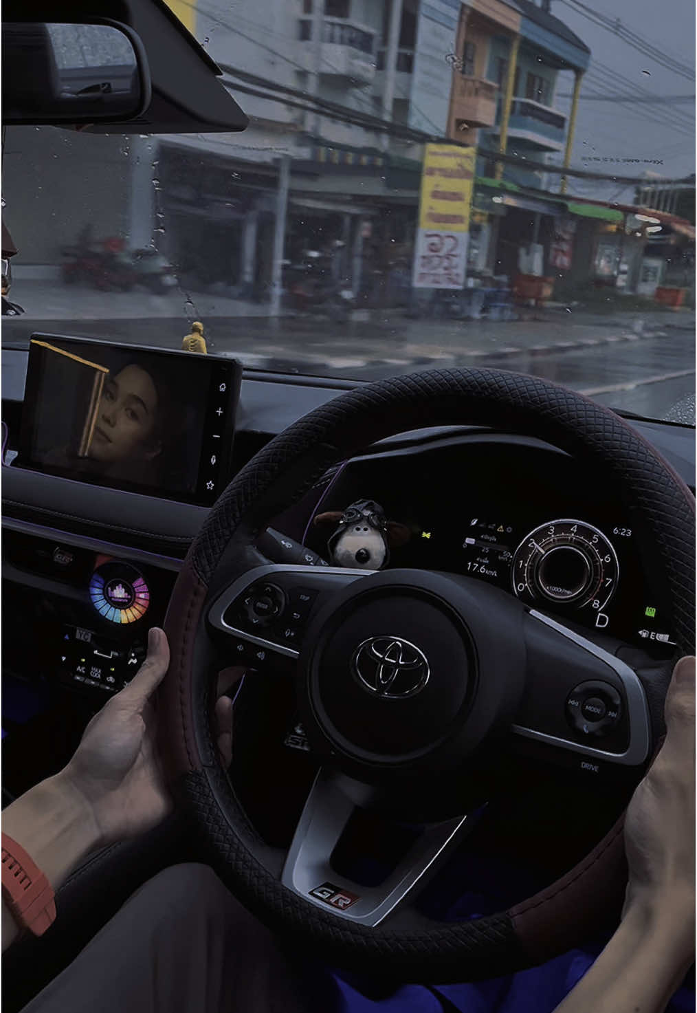 บรรยากาศฝนตก🙂#yarisativแต่ง #yarisativ #ภายในรถยนต์ #ขับรถ 