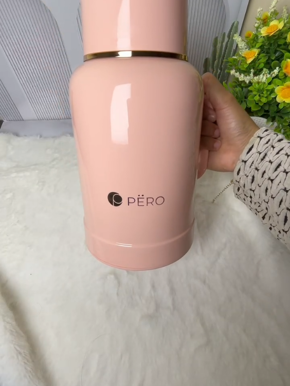 Termos Pero 1 Liter yang paling the best sih, karna awet banget dan mudah dibawa buat traveling, wajib punya yaa #termos #pink #pero 