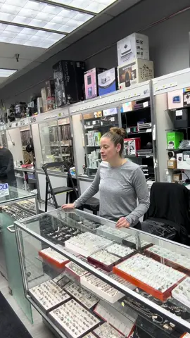 #karen #wild #chicago #buissness #store #drama #chitown @Royal Pawn Chicago 