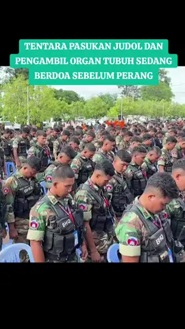 sebelum di lepas untuk berperang melawan Thailand, ratusan tentara kamboja melakukan do'a bersama dgn para petinggi militer nya.  #kambojavsthailand  #kamboja #war