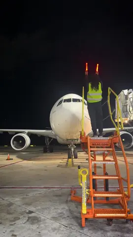 command Airplane ✈️ #fyp #satisfying #oddlysatisfying #commandairplane #airplane #foryou #foryoupage 