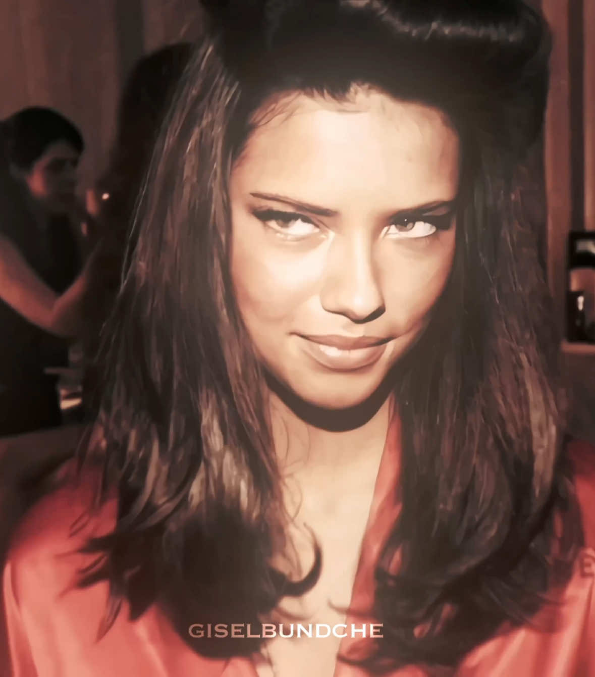Ib:@‍ #adrianalima #naotiraaqualidade #victoriassecretfashionshow #bombshell #adrianalimaedit #viral 