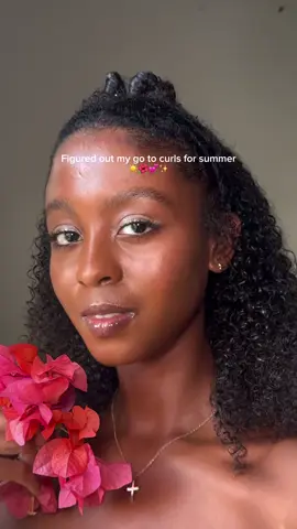 The curls!! The shine!! @trezeguetpalmer understood the assignment 🌺💧 #curlsmith #hydratedcurls #curlyhairroutine #summervibes