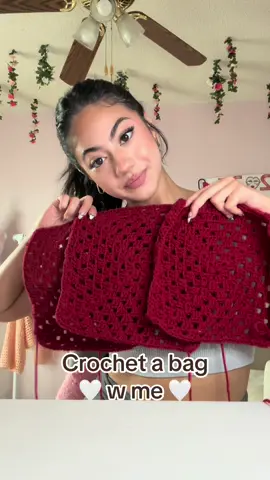 I LOVE making these types of tote bags 👏🏼❤️( the angles of my face in this video are CRAZY lol) #fyp #crochet #SmallBusiness #crochetersoftiktok  #smallbusiness #crocheting #womenownedbusiness #handmade 
