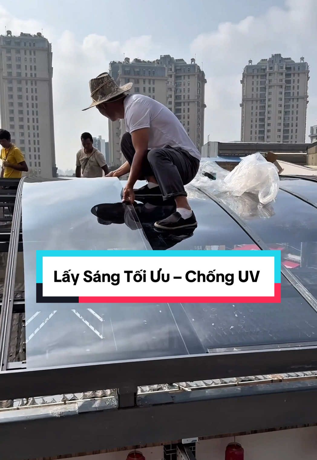 ☀️ Lấy sáng tự nhiên – Bền bỉ suốt năm tháng 🛡️ Tấm nhựa lấy sáng cao cấp VinaHome, dẫn đầu thị trường Việt Nam! ✅ Trong suốt như kính – Dẻo dai hơn nhôm – Chịu lực cực mạnh 👉 Thích hợp cho mái hiên, nhà xe, giếng trời, hành lang, công trình công cộng…#polycarbonate #vinahome #xaydung #tamloplaysang #aluminum #xaynhatrongoi #nha #xaynha #kientruc 