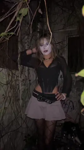 i’m so happy for halloween #pr #outfit #boricua #goth #puertorico 