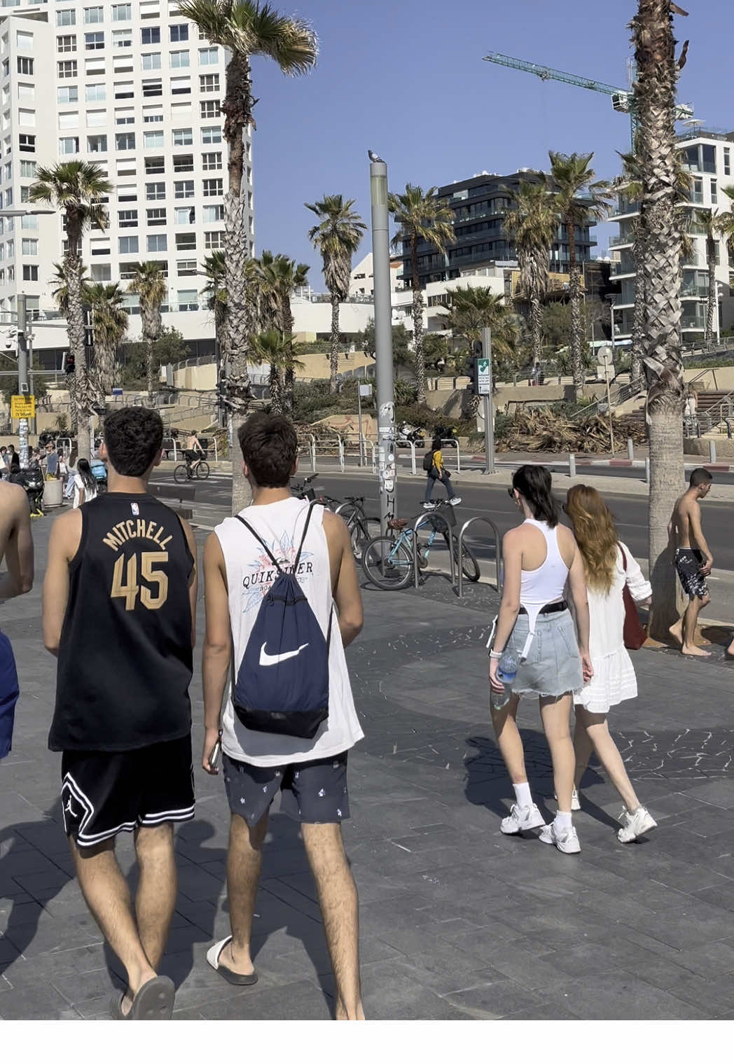 Beach Vibe in Tel Aviv #israelwalk #telaviv #tlv #telavivcity #telavivvibes #israeli #shalom 