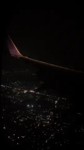 Bikin candu flight malem tapi ga buat trubulencenya🫠🥹#pesawat #bandara #fyp #lewatberanda #bandarasoekarnohatta 