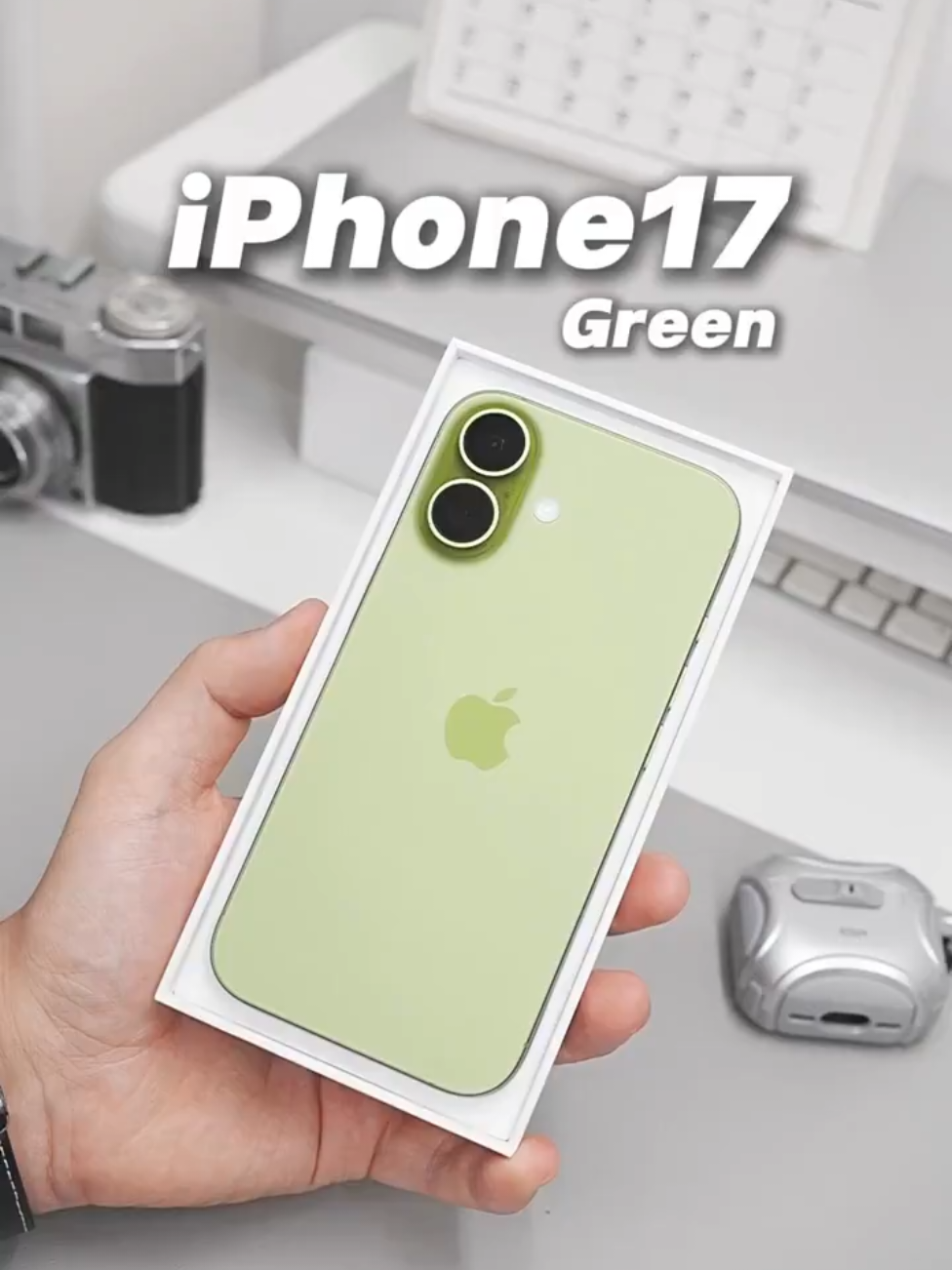 iPhone 17 Green Looks so Good #shortvideo #review #iphone17 #iphone #Tech #trending #viral #tiktok #review #photo #goviral #fyp #foryou #foryoupage #1millionaudition  #tip #viraltiktok 