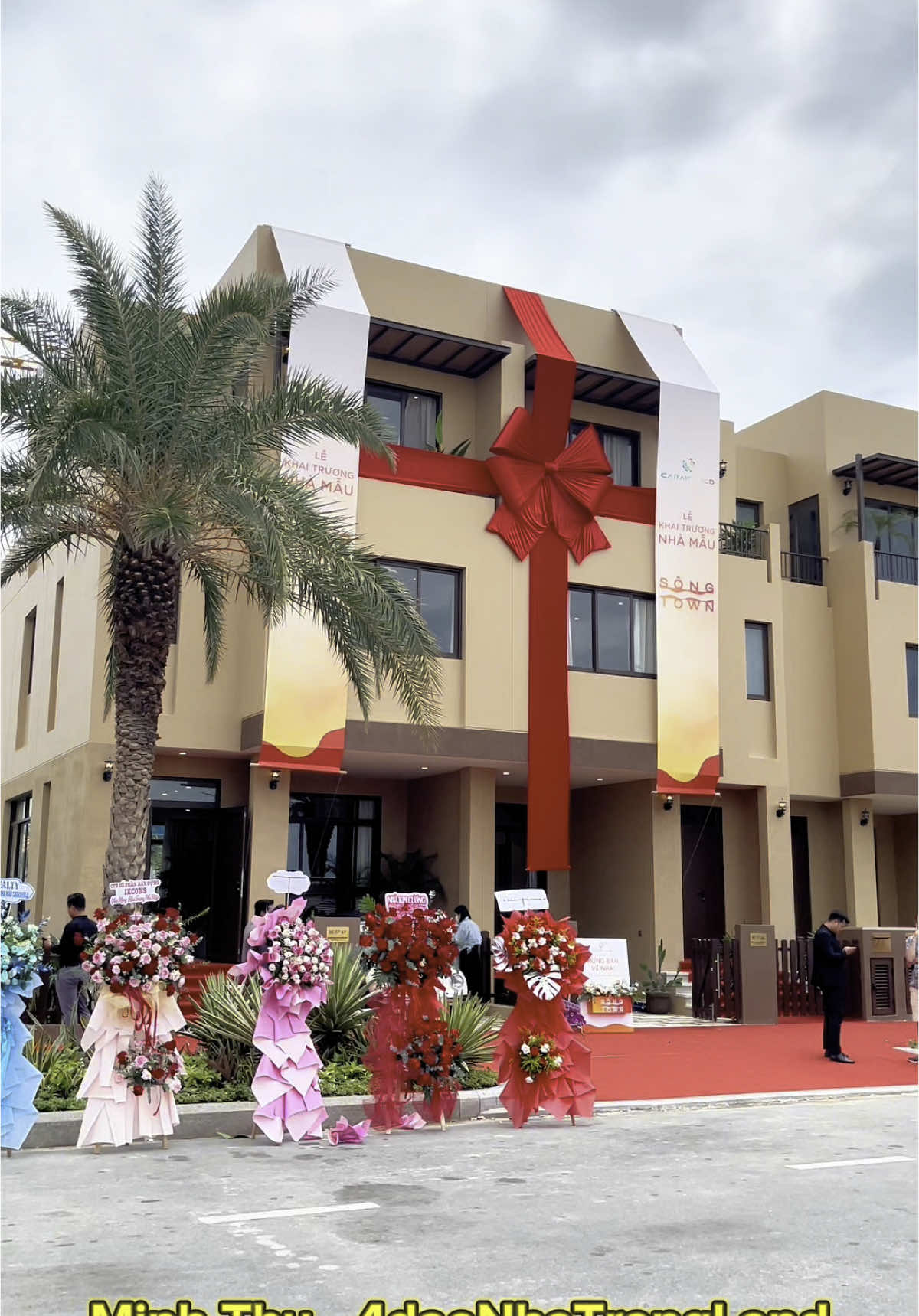 Khai trương căn nhà mẫu 𝐒ô𝐧𝐠 𝐓𝐨𝐰𝐧 - “𝐓𝐡ị 𝐓𝐫ấ𝐧 𝐍ổ𝐢 𝐁ê𝐧 𝐁𝐢ể𝐧” - tại 𝐂𝐚𝐫𝐚𝐖𝐨𝐫𝐥𝐝 𝐂𝐚𝐦 𝐑𝐚𝐧𝐡 😎😎😎 #caraworldcamranh #caraworld #camranh #bds #bdsnghiduong 