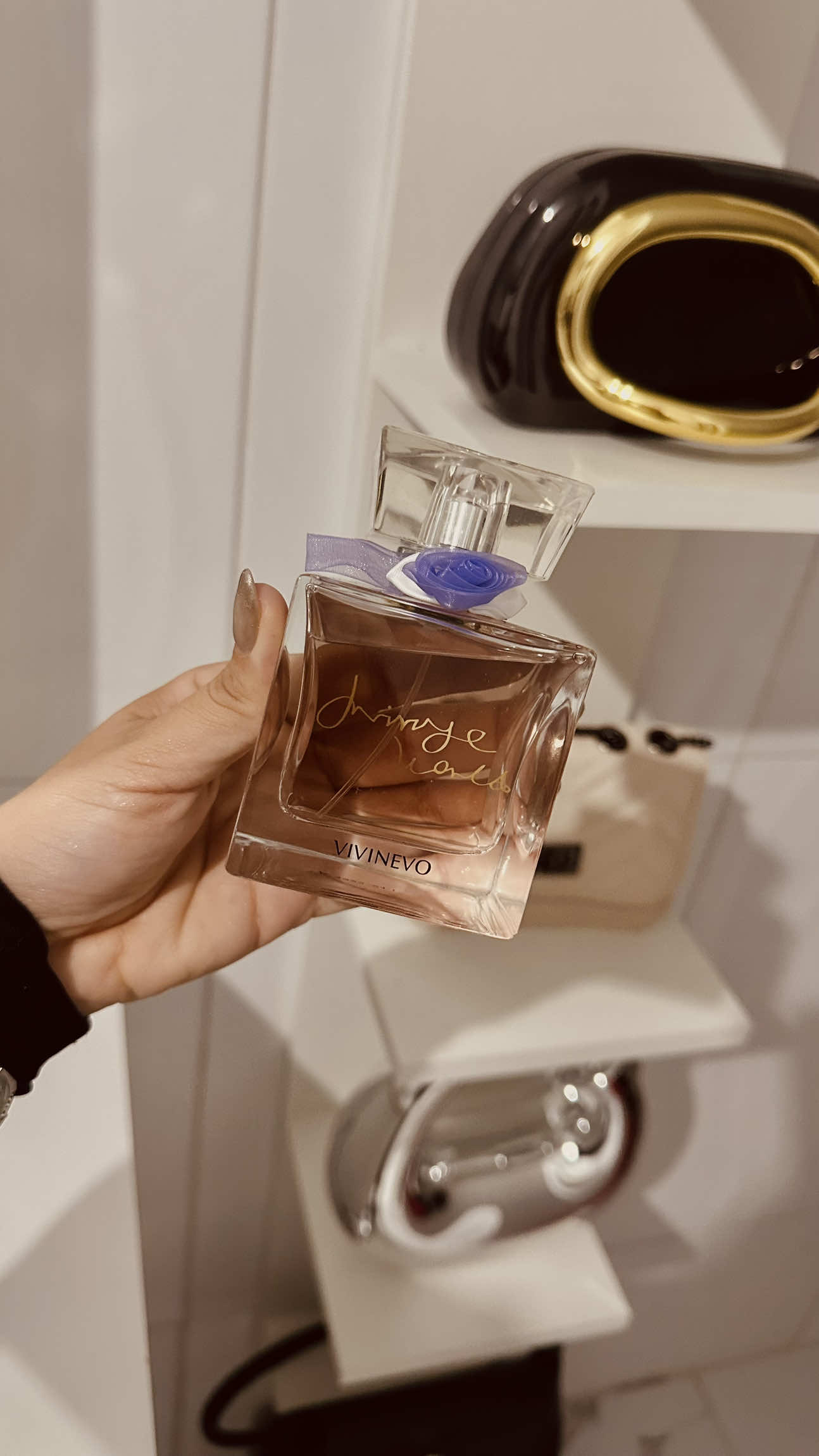 Esse é o dupe perfeito do good girl, perfume extremamente sofisticado, que entrega muita projeção e tá com preço ótimo aqui no TikTok shop.  #patynordestina #perfumetiktok #tiktokshop #brasil #perfume 