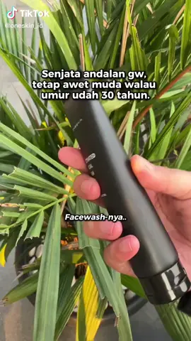 Bro, skincare itu bukan buat cewek doang! Wajah bersih, segar, dan terlindungi? 📦 ONESKIN Paket Active jawabannya! Facial wash ✅ Serum ✅ Moisturizer ✅ Sunscreen ✅ Gak ribet, langsung 1 paket buat perawatan harian lo 💪 Beli di keranjang kuning sekarang, bro! 💚 #OneskinActive #SkincarePria #PerawatanCowok #FacialWashPria #SerumPria #MoisturizerPria #SunscreenPria #SkincareUntukCowok #CowokJugaButuhSkincare #OneskinID #RutinPerawatan #GroomingPria #TokopediaSkincare #ReviewSkincarePria #FYPIndonesia #tiktokskincare 