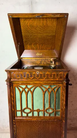 Another video of the Edison C250 playing! This song is quite a catchy one and it’s a record I recently acquired too. This song is called Rose Of The Morning by Willie Creager’s Dance Orchestra  #phonograh #gramophone #records #edison #antique 