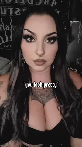 I felt shy at the end, but i wanted to try this trend too, to be a little more real here on social medias 🖤 #nomakeup #nomakeuptrend #goth #alt #altgirls #gothgirl 