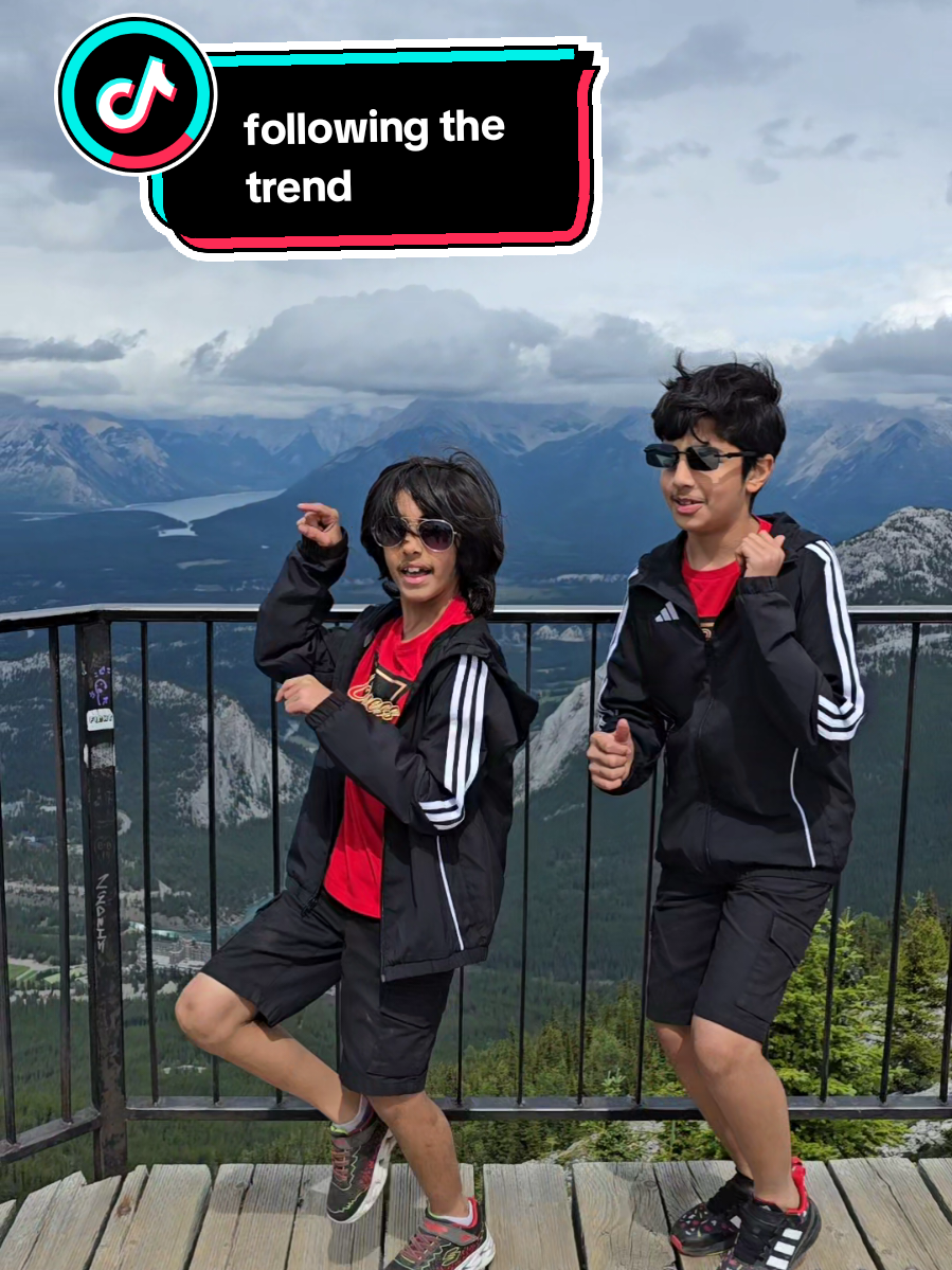wakka wakka ay ay ft.shakira. following the trend @Banff & Lake Louise . @banffnational  #canadabeauty #canada🇨🇦 #beautifulmoments #scenicview #foryoupage #foryou #fyp #banff #albrta🇨🇦 #beautyofcanada #trending #goviral 