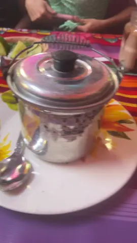 Comiendo menudo en una holla en la carita restaurante las Vegas 