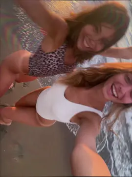 tik tok siamo solo al mare finiscila di segnalare 