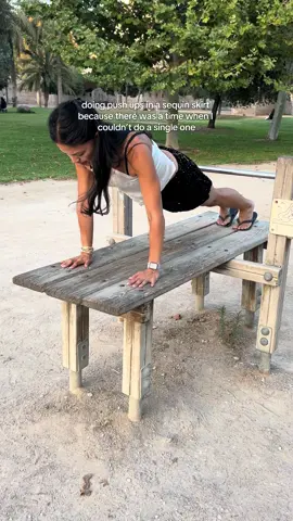 In a public park in Valencia because clearly I hate attention #pushupchallenge #pushups 