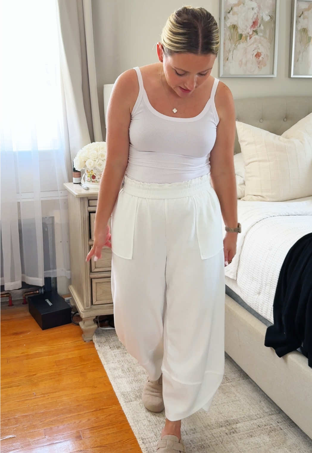 These pants or sweatpants what ever you want to call them are so comfortable!! Perfect for all year round ✨ @SCUSTY 