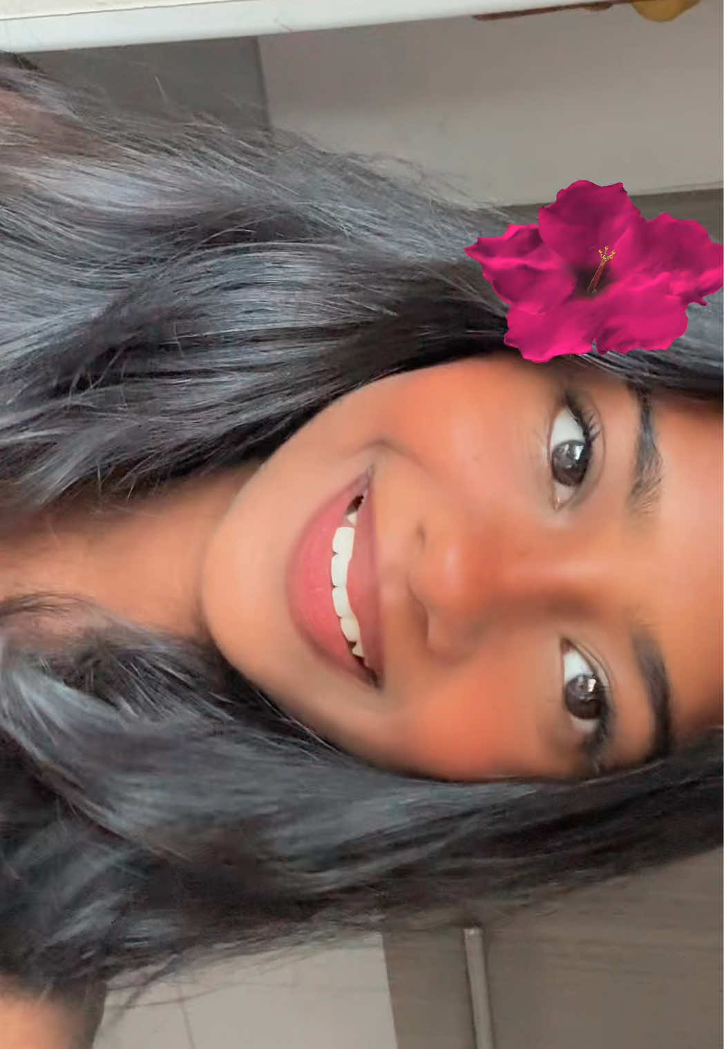 She looks like a star #browngirl #goviral #goviraltiktok #fyp #Summer #1millionaudition #srilankan #nederland🇳🇱  #summervibesonly #desigirl #makemefamous 