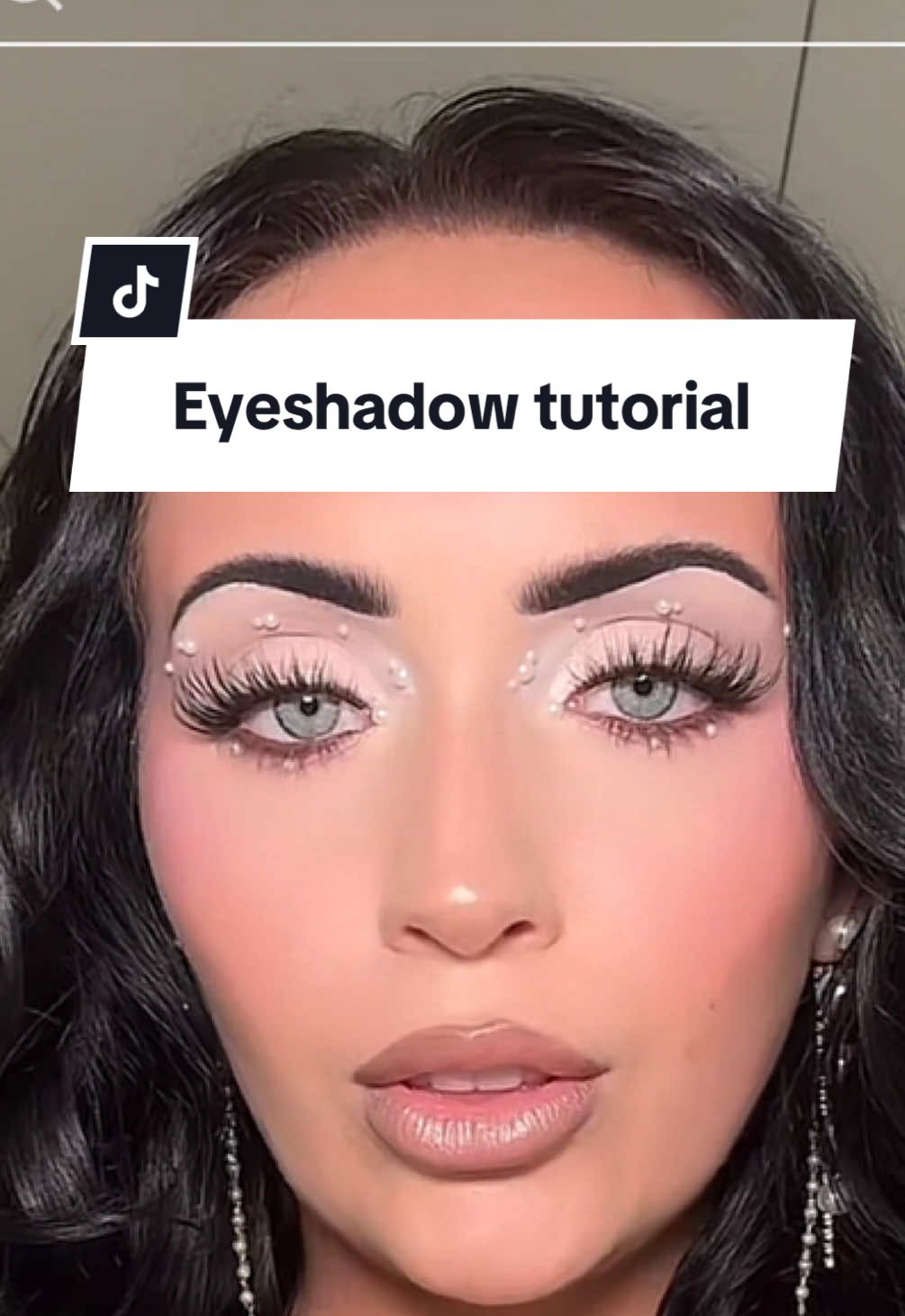 Eyeshadow tutorial for the look I did flaring the days Mendoza and Glamlite launch party #eyeshadowtutorial #eyeshadow #eyeshadowpalette #makeuphacks #makeuptutorial 