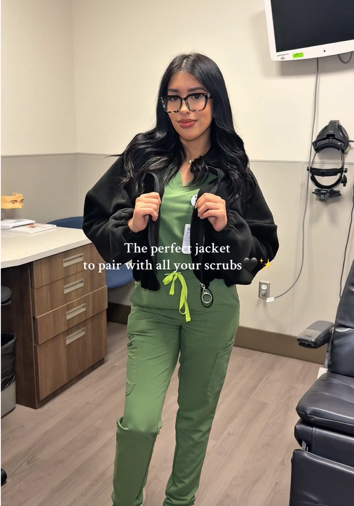 All my healthcare girlies need this jacket ✨ #scrubjacket #scrubs #jacket #tiktokshop #fyp #healthcaregirlies #nurse 