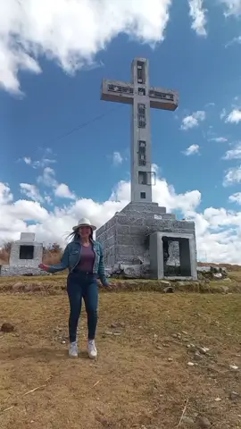 Cuando ni en la altura dejas de bailar. 🤭💃🏼🔥 #vacaciones #cruzdehuancas #jauja_perú #baile #cumbiasureña #raquelitawesh #fyp #parati 