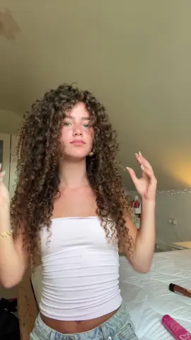 bracelet from @WAVE, fav top #curlyhair #curl #curltips #curlybybeth #hair #volume #definition 