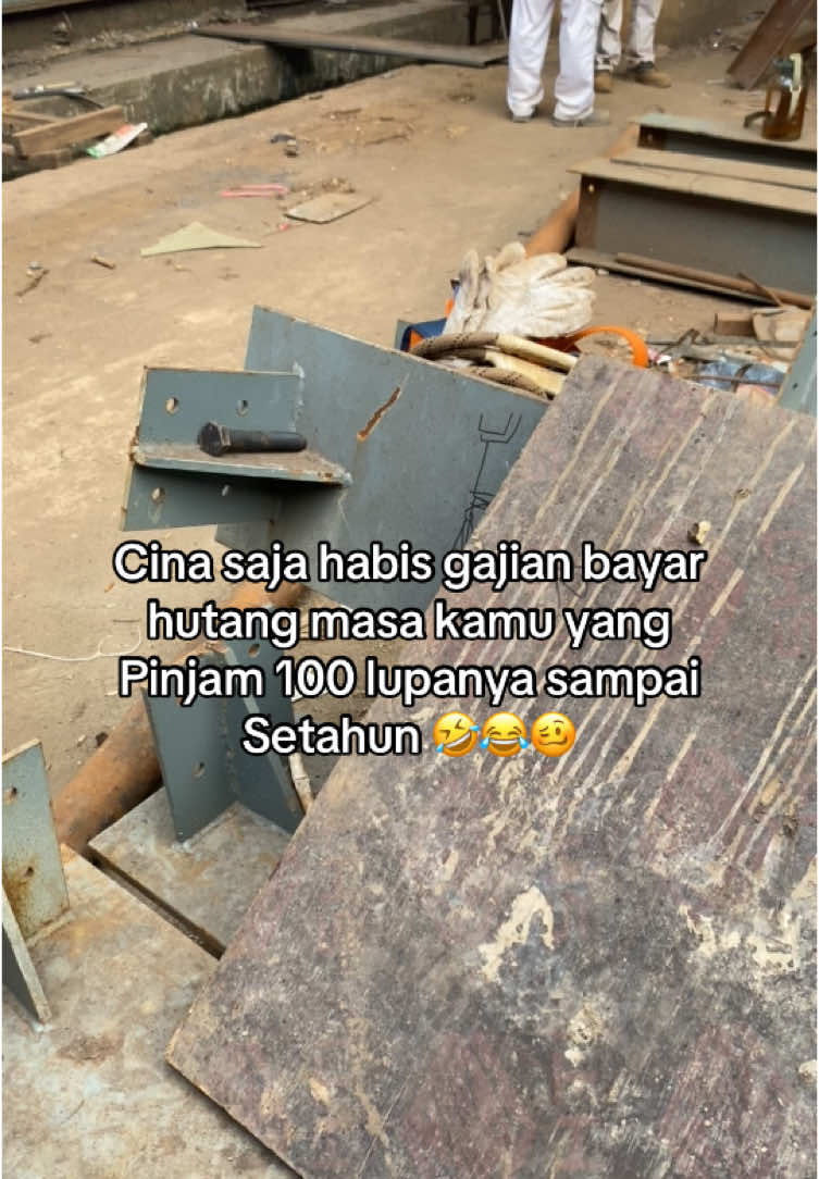Kebiasaan helem kuning pinjam dulu 100  #fypシ゚ #istorytime #anakrantau #helemkuning_imip👷 #pyyyyyyyyyyyy #welder a