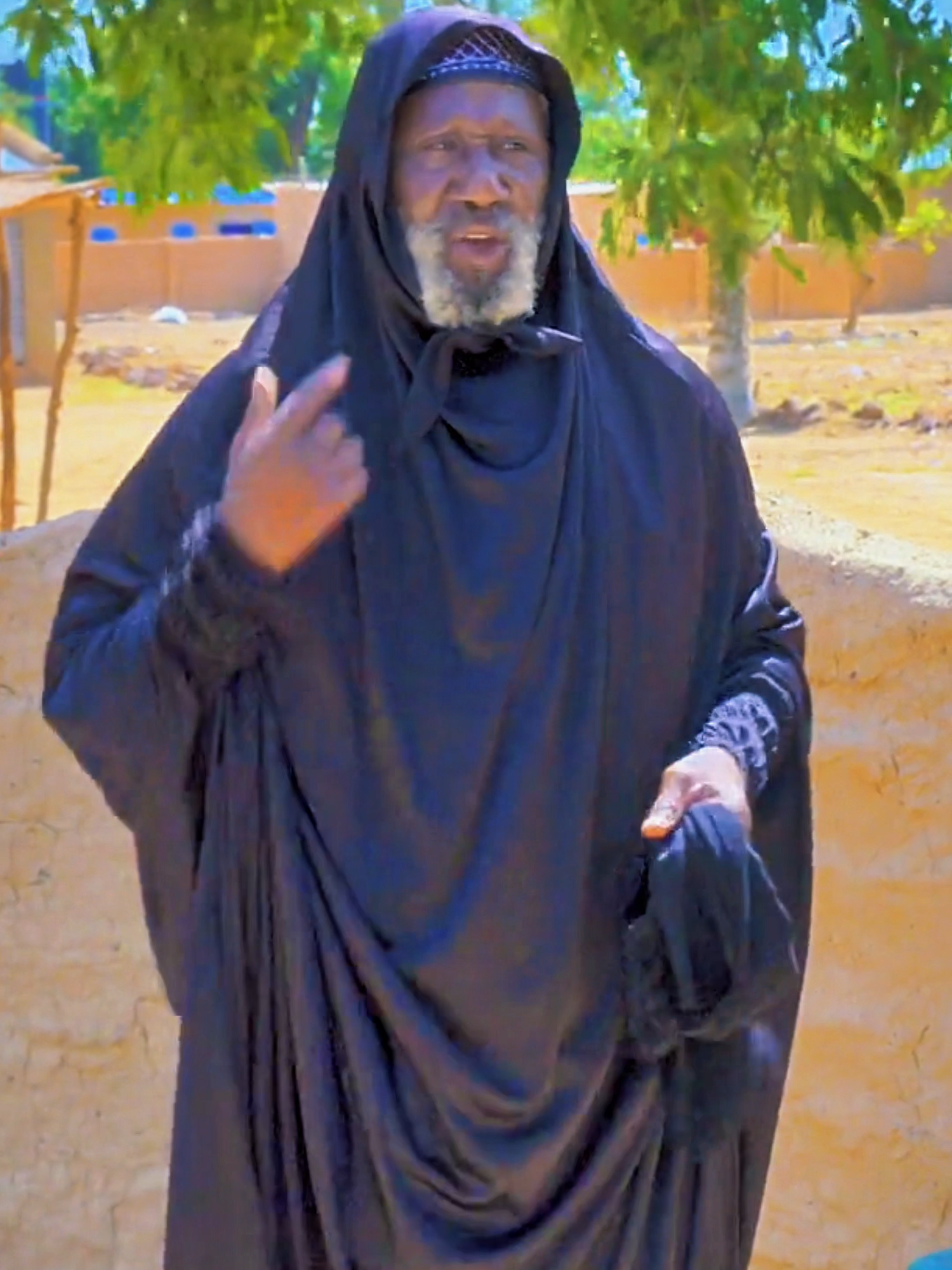Ladji a porter le boubou de Tènè 😂 #pourtoi #foryou #pourtoipage #fyp #fypviral #filmtok #série #funnytok #rire #percersurtiktok #bienvenueakikideni #tiktokfrance🇨🇵 #tiktokburkinafaso🇧🇫🇧🇫🇧🇫🇧🇫 #italie #Belgique