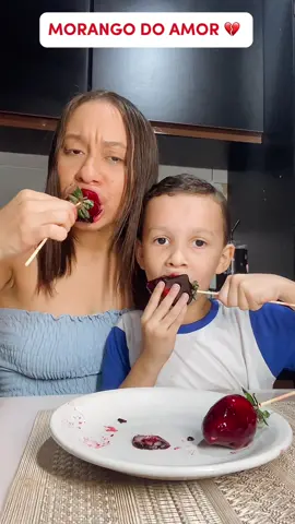 PROVANDO MORANGO DO AMOR 🤣